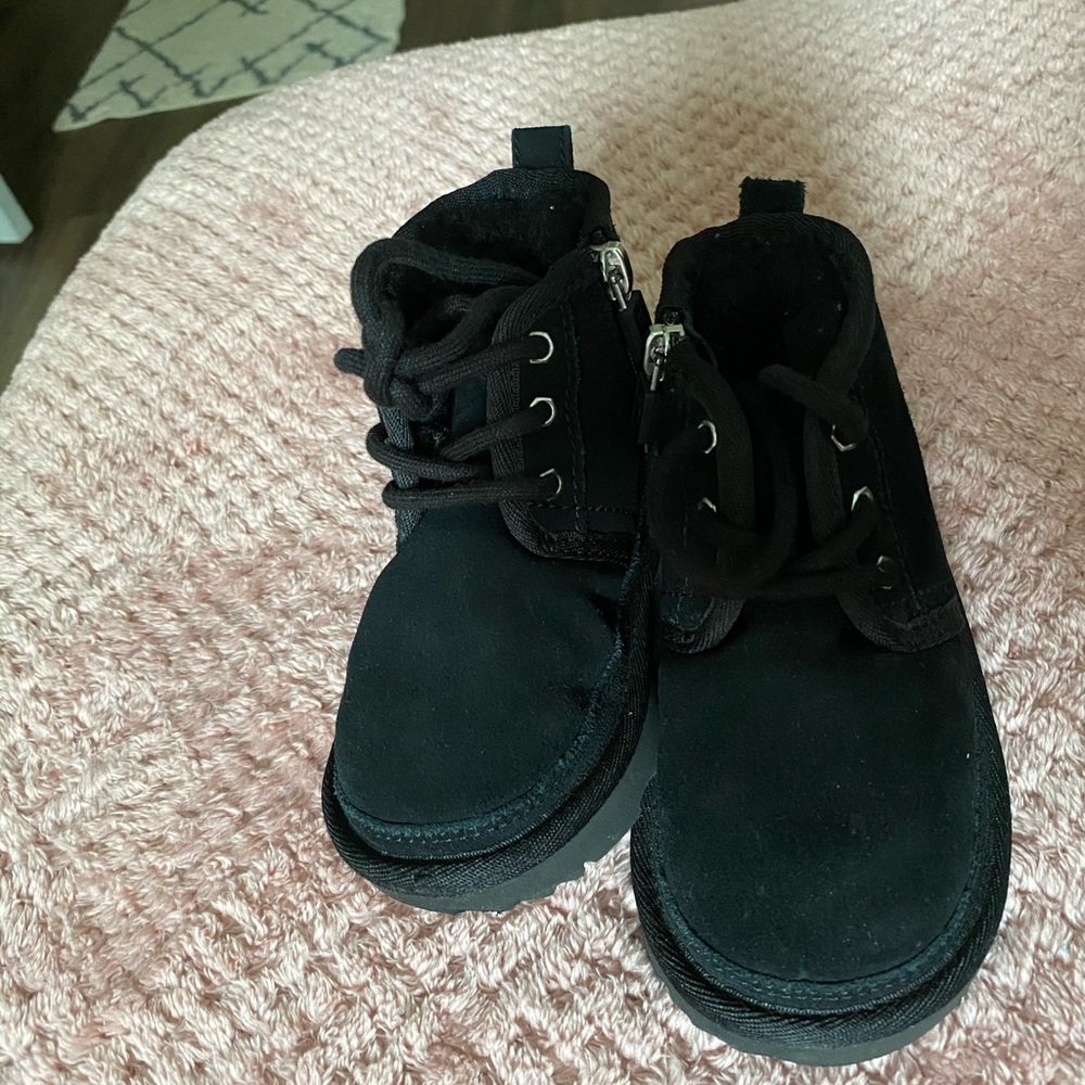 (SOLD).  UGG/ Neumel ll Boot - Picture 5 of 6